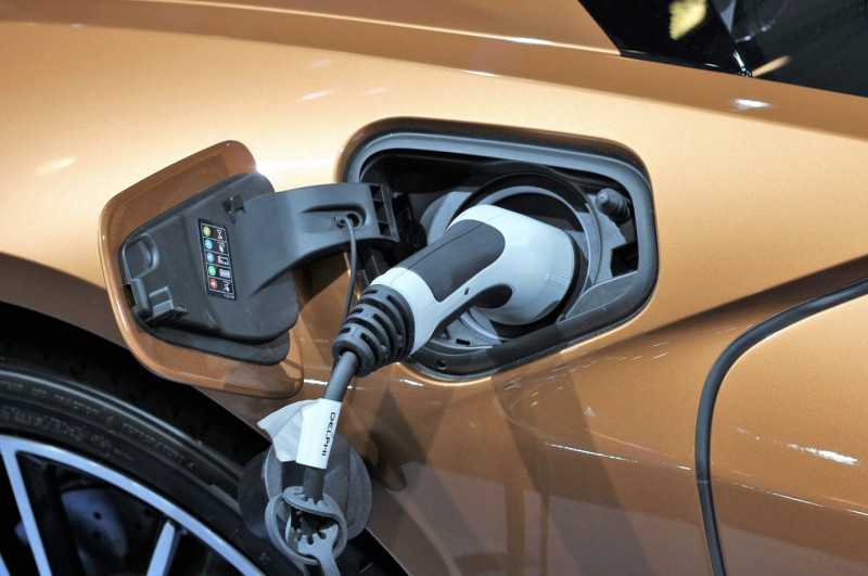 Oeps: hybride auto's stoten 350% meer uit dan gedacht