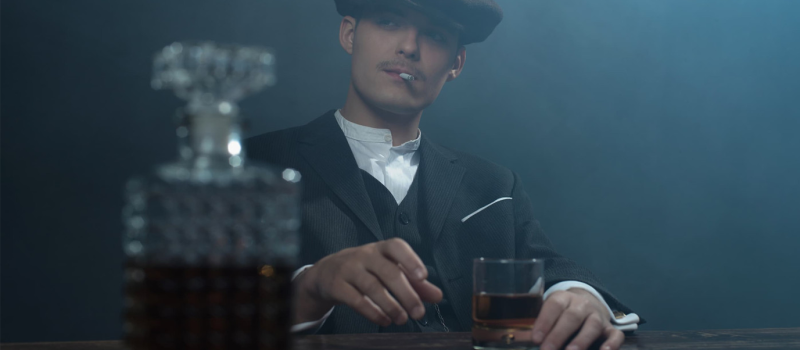 Biljartkampioen Eric Daelman opent café in Boom in 'Peaky Blinders' stijl