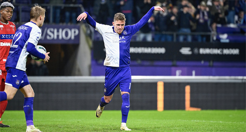 Thorgan Hazard draagt doelpunt op aan zijn pietje