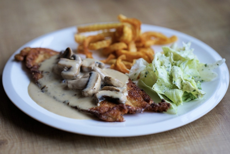 Eet je liever een boterham met pindakaas of een 'gepaneerde kipschnitzel met romige kaassaus'?