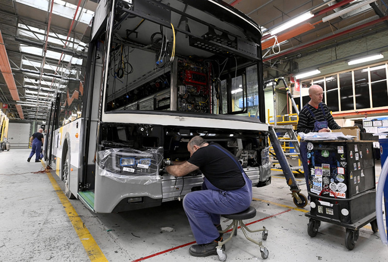 Van Hool trekt de stekker uit busproductie in Vlaanderen