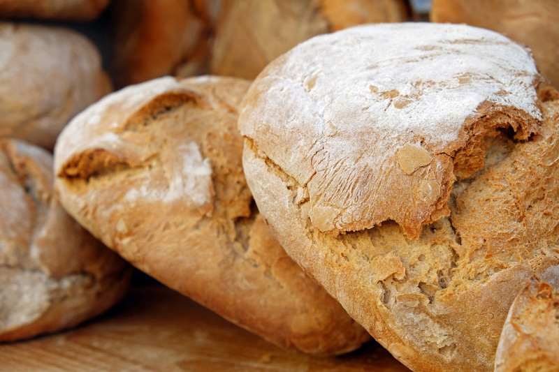 Vers brood uit de supermarkt blijkt niet helemaal eetbaar te zijn