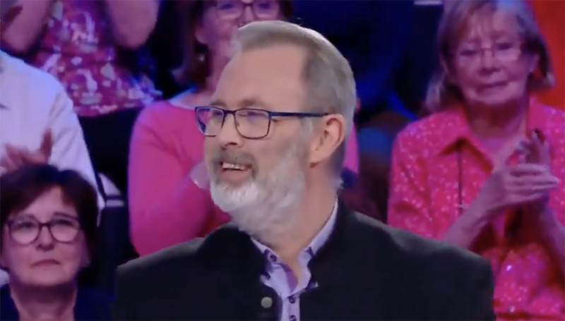 Schokkend: gezochte seriemoordernaar deed gewoon mee aan tv-quiz (video)