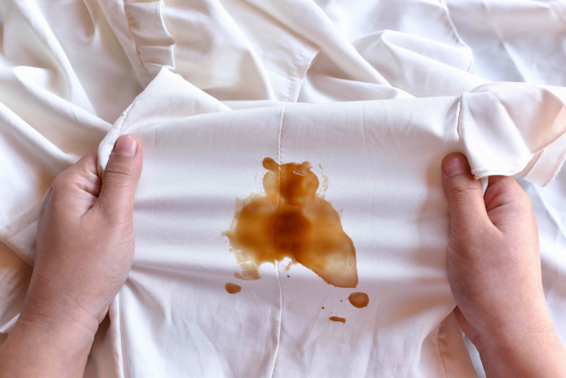 Zo verwijder je hardnekkige vlekken uit je kleren met natuurlijke producten