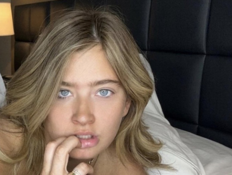 Courtney noemt zichzelf jouw favoriete buurmeisje
