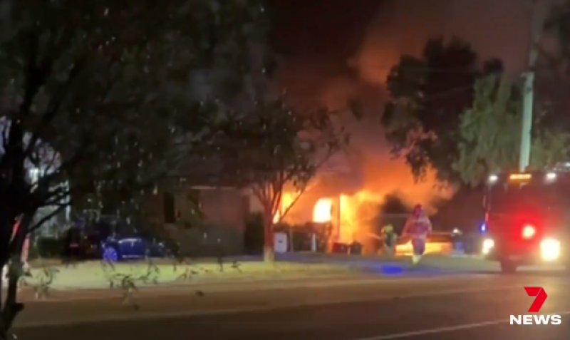 Verbijstering in Australië: vader (28) barricadeert woning en steekt huis in brand - drie jonge kinderen dood