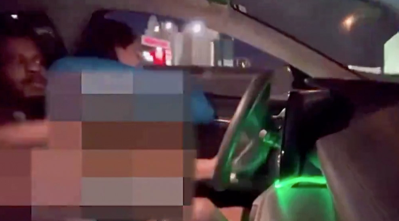 Rijden en rampetampen tegelijkertijd loopt nooit goed af (video)