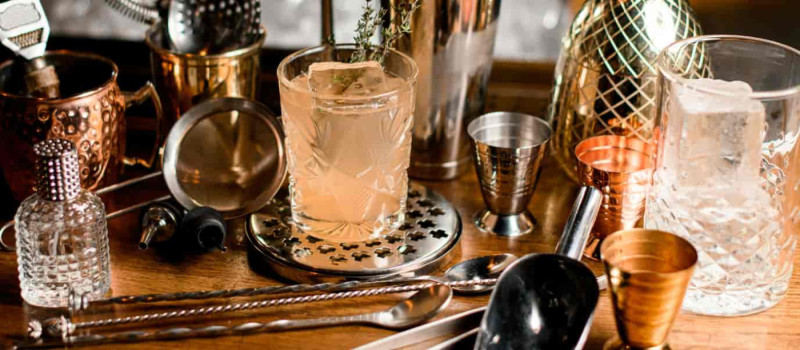 Shaken or stirred: cocktailtechnieken ontcijferd