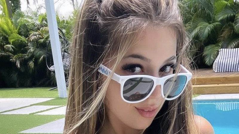 📸 Is Ryalie Rose de Rolls-Royce onder windmolen-modellen?