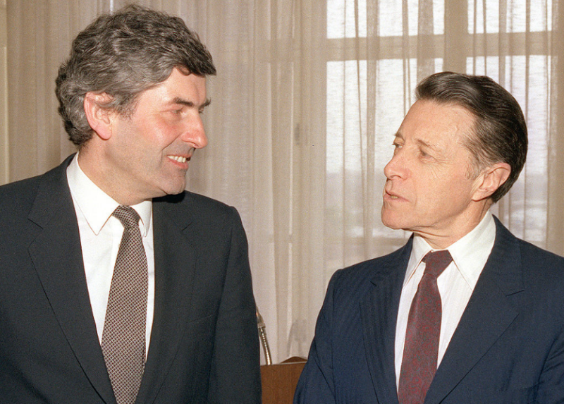 Koningin Beatrix tikte president Clinton op de vingers omdat Lubbers geen topman van Navo werd