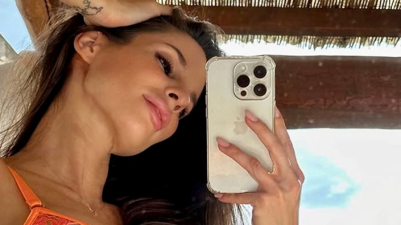 📸 Playmate Brigitta doet ons smachten naar de zomer