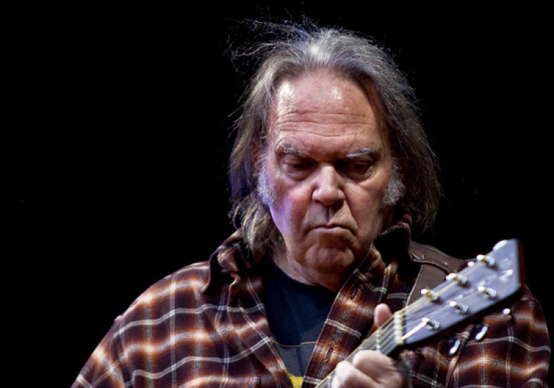 Neil Young wil niet spelen op Glastonbury vanwege betrokkenheid BBC