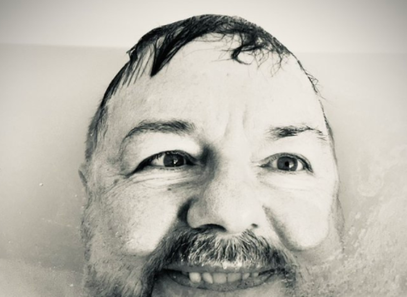 📸 Ricky Gervais onthult zijn grappen mocht hij weer de Golden Globes gehost hebben