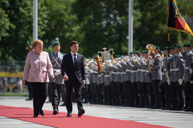 Zelensky: militaire steun VS aan Oekraïne niet stopgezet