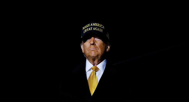 Trump stuurt 2 miljoen ambtenaren een mail om hen vertrekpremie aan te bieden