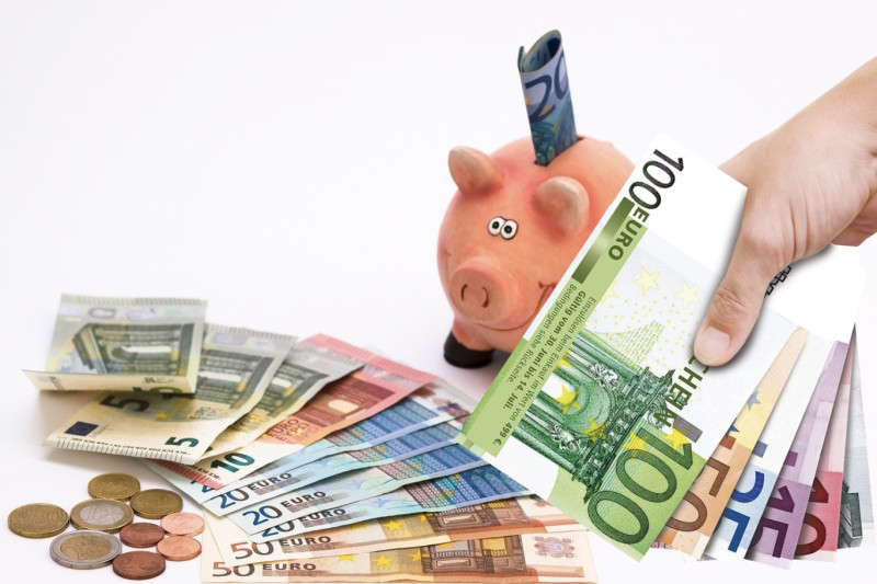 Acht manieren om te stoppen met geld over de balk te gooien