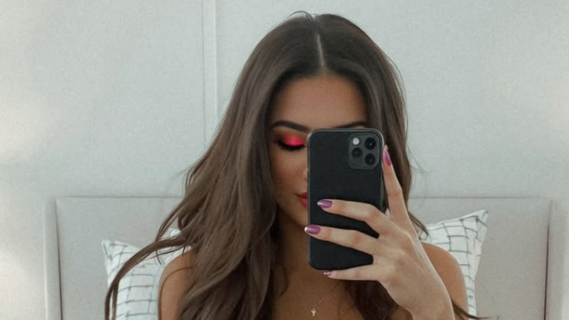 📸 Selfiequeen Isabella weet als geen ander welke hoek ze moet belichten