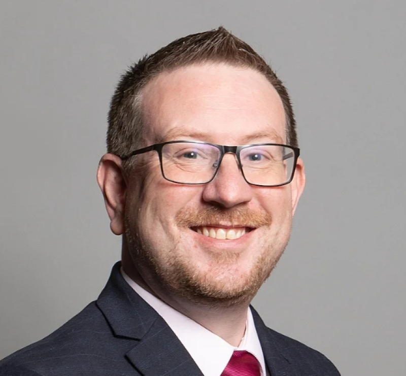 Britse junior minister Gwynne ontslagen na grensoverschrijdende WhatsApp-berichten