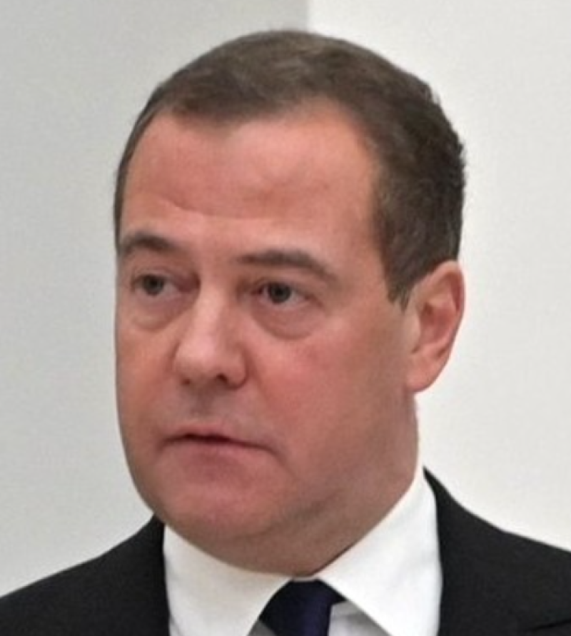Medvedev bij RIA Novosti: "Poetin is nieuwe leider van vrije wereld"