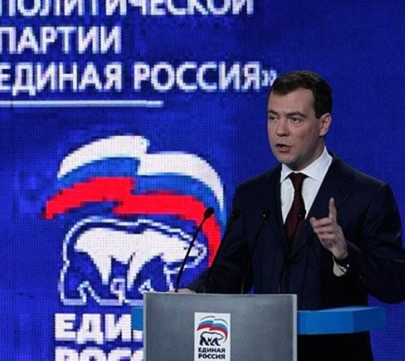 Medvedev: VS hervatten wapenleveringen aan Kiev als deal voor zeldzame aardmetalen wordt ondertekend