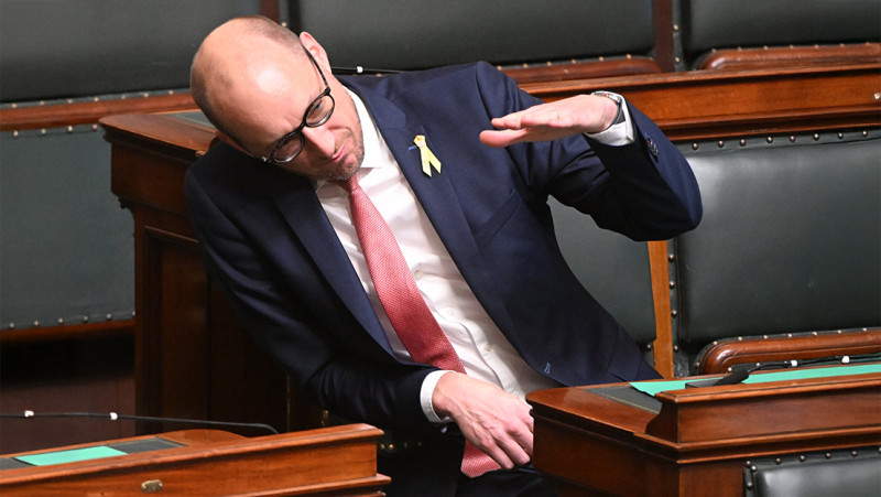 Van Peteghem wil extra besparen om defensiekassa te spijzen