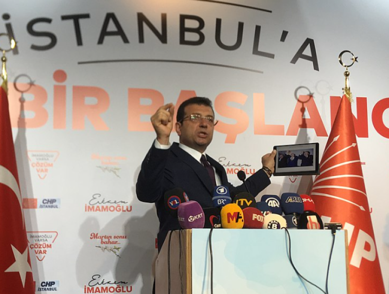 Turkije: straten in Istanboel geblokkeerd na arrestatie burgemeester