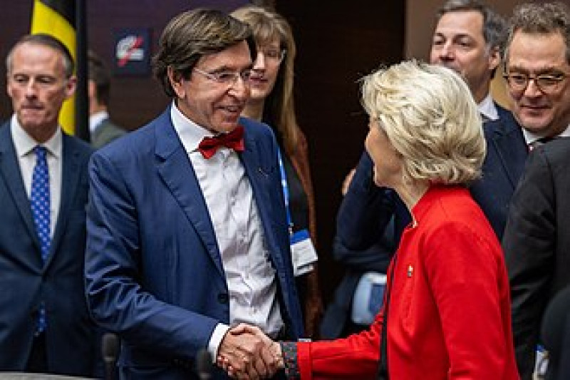 "Beste Donald, je bent een gevaarlijke onwetende": Di Rupo's brief aan Trump