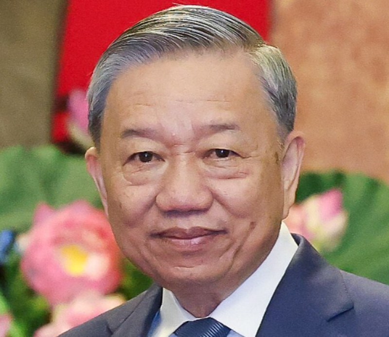 Vietnam: Filip bakt zoete broodjes met communist die biefstuk eet van 1.000 euro