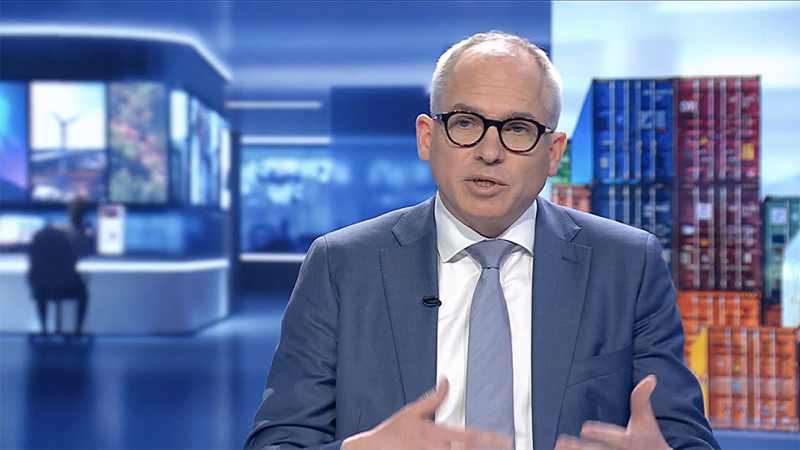 🎥  Matthias Diependaele verheft kazakkendraaien tot het nieuwe normaal