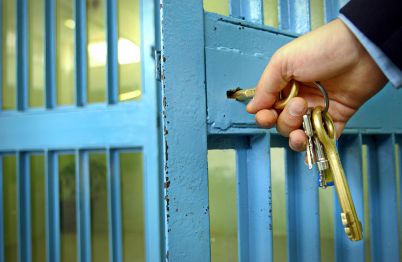 Zoek het nodige budget voor justitie toch bij de veroordeelden, niet bij de burger