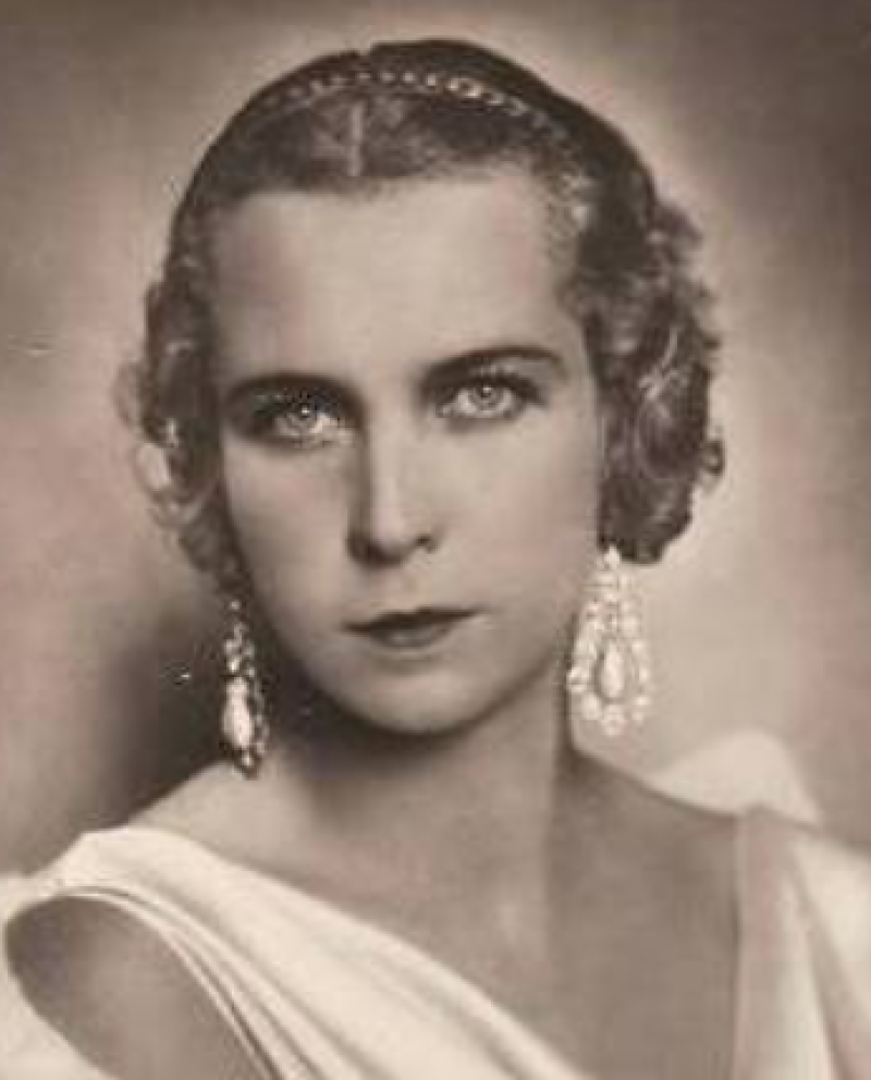 De verrassende gelijkenis tussen koningin Mathilde en Meikoningin Marie-José