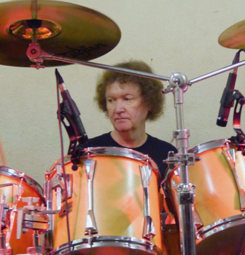 Voormalig Judas Priest-drummer Les Binks (73) overleden