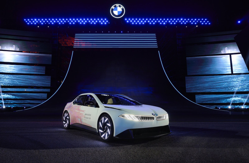 BMW blaast Shanghai van de sokken met Vision Driving Experience: 18.000 Nm pure waanzin op vier wielen