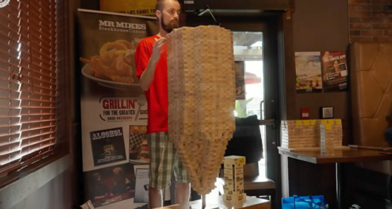 🎥 Wereldrecord jenga: 3.132 blokjes balancerend op... één enkel verticaal blokje