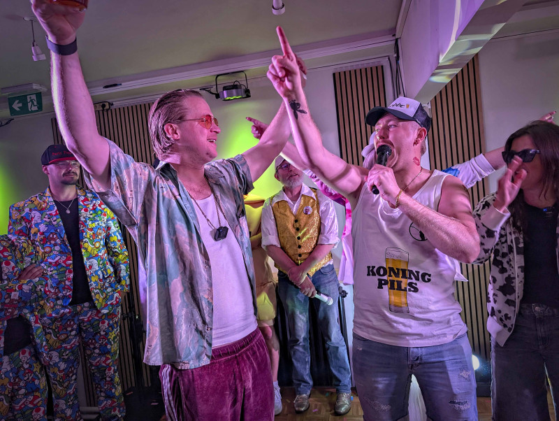 Strobbe knalt zich een weg naar de Mijn Stage van Kamping Kitsch Club