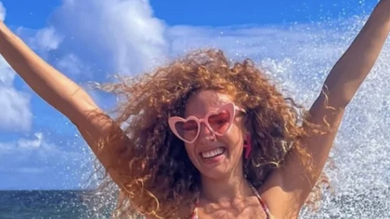 📸 Candice maakt maakt mannelijk Instagram knetter met bikinifoto's