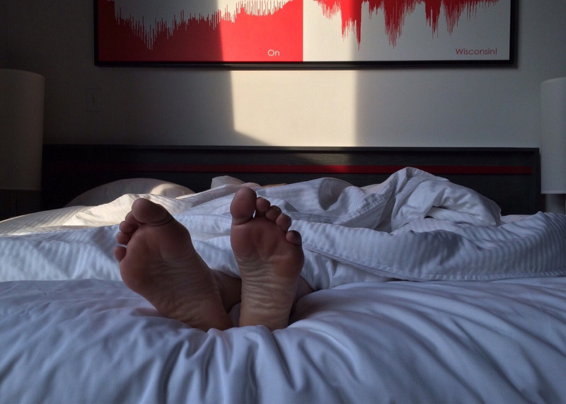 Bewezen: door hieraan te denken geraak je sneller uit bed