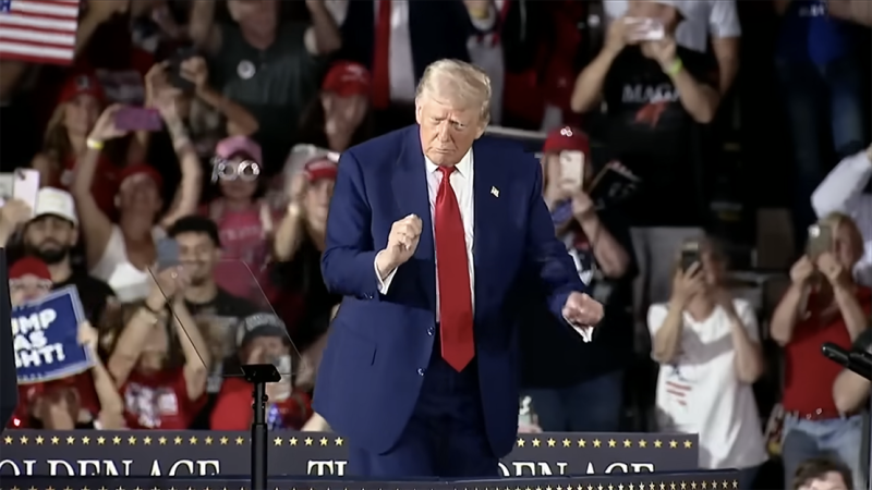 🎥 Volgens Trump zijn zijn eerste 100 dagen de meest succesvolle in de geschiedenis van de mensheid
