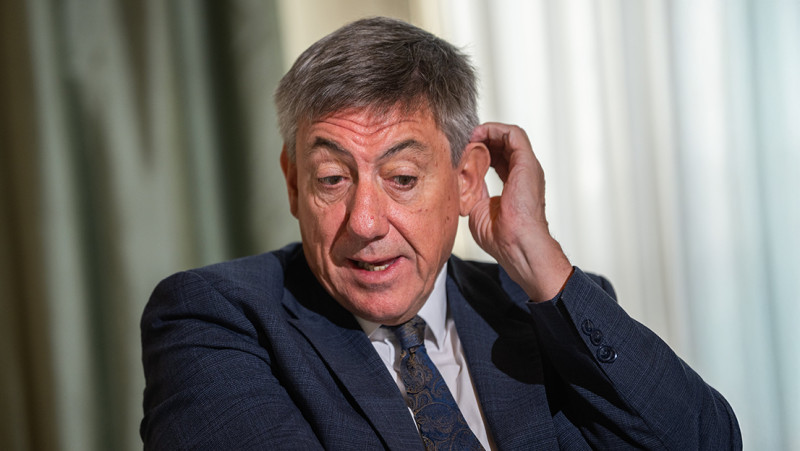 Jambon vraagt rust en redelijkheid in debat dat hij zelf doet ontsporen