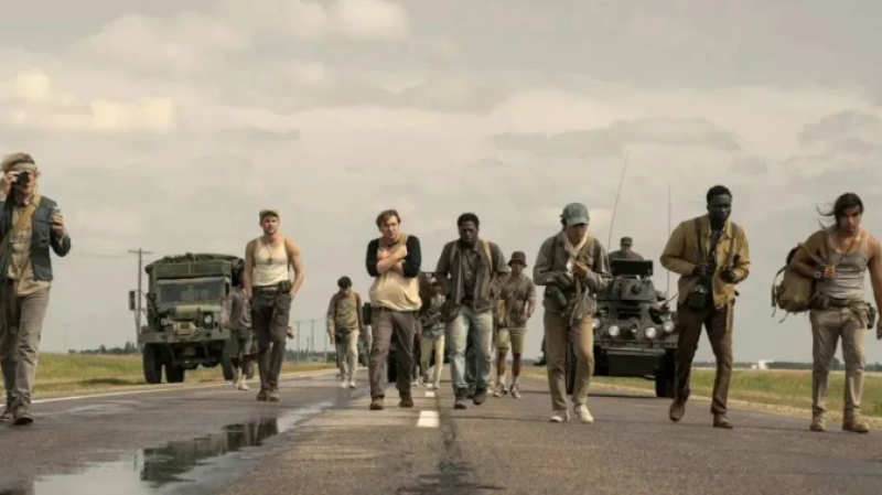 🎥 Wandelen tot je letterlijk doodvalt in de trailer van The Long Walk