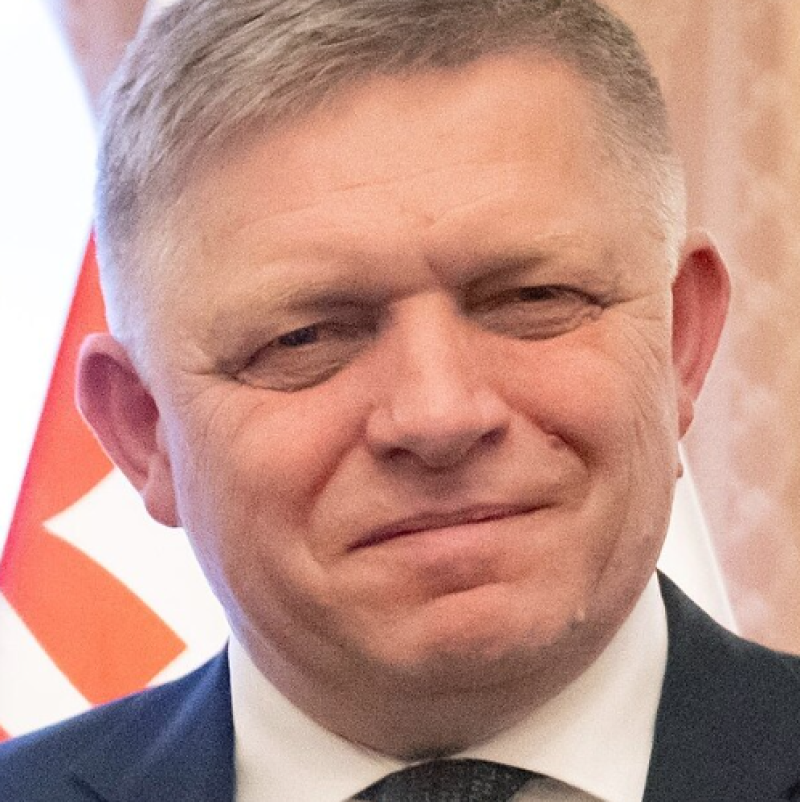 Gefrustreerde Slowaakse premier Fico zoekt route naar Moskou na luchtruimsluitingen