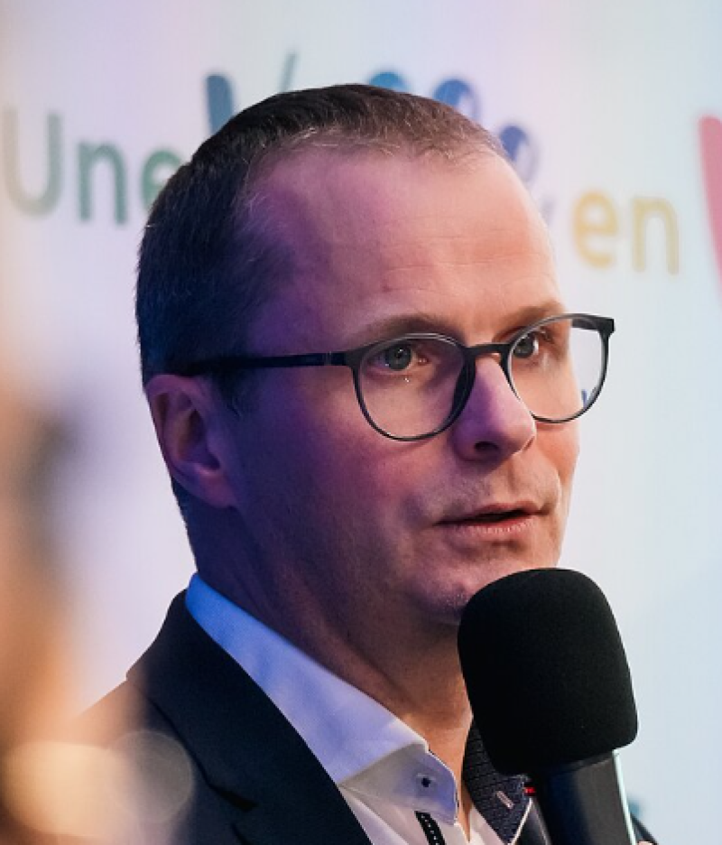 Gerechtelijk onderzoek naar burgemeester Maxime Daye (41): "Hij stuurde vanuit zijn kantoor seksuele berichten naar minderjarigen"