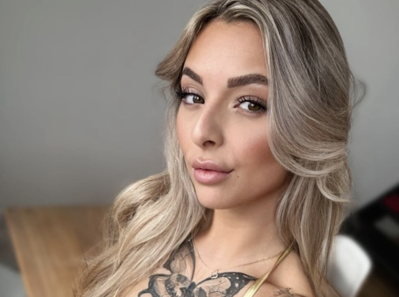 📸 Doet Duitse verleidster Leonie vlindertjes ontpoppen?