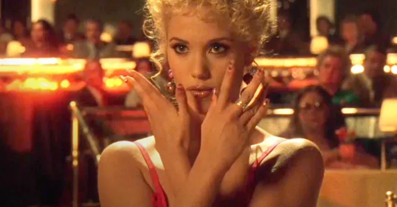 🎥 Zo censureer je al het naakt uit de film Showgirls zonder scènes te knippen
