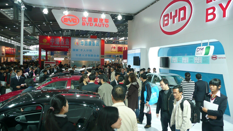 BYD steekt voor ’t eerst Tesla voorbij in Europa: "kantelpunt voor automarkt"