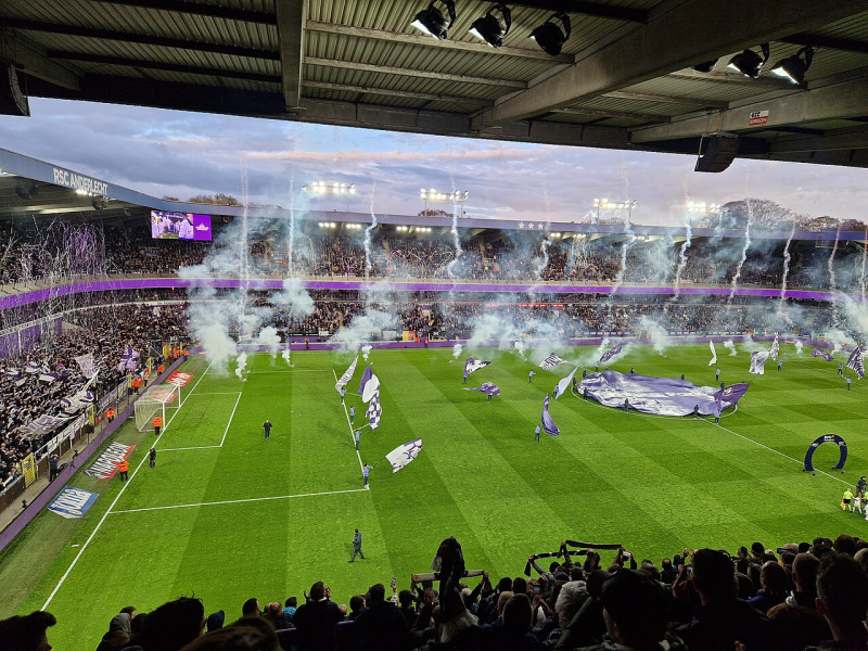 Politico: Belgische speurders luisterden voetbalstadion Anderlecht af