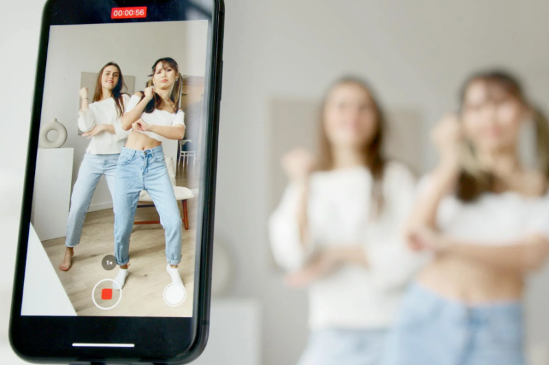 Nederland: mediawaakhond gaat ook influencers met weinig volgers controleren