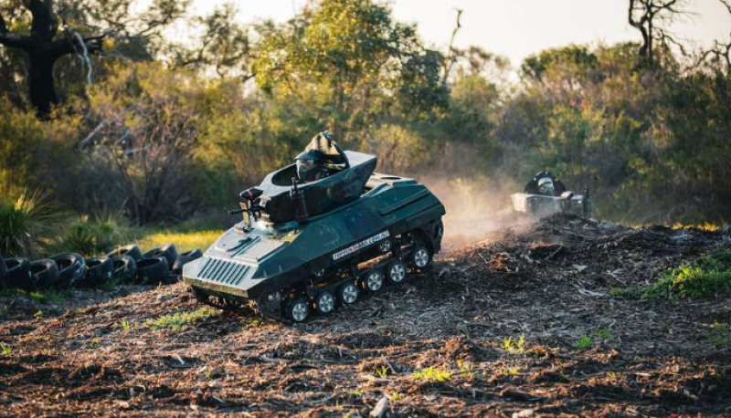 🎥 Jongens worden groter, maar ook hun speelgoed: paintball met tanks