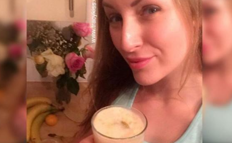 📸 Juffrouw die bekend werd met haar zaadsmoothies deelt dubbelpikante foto