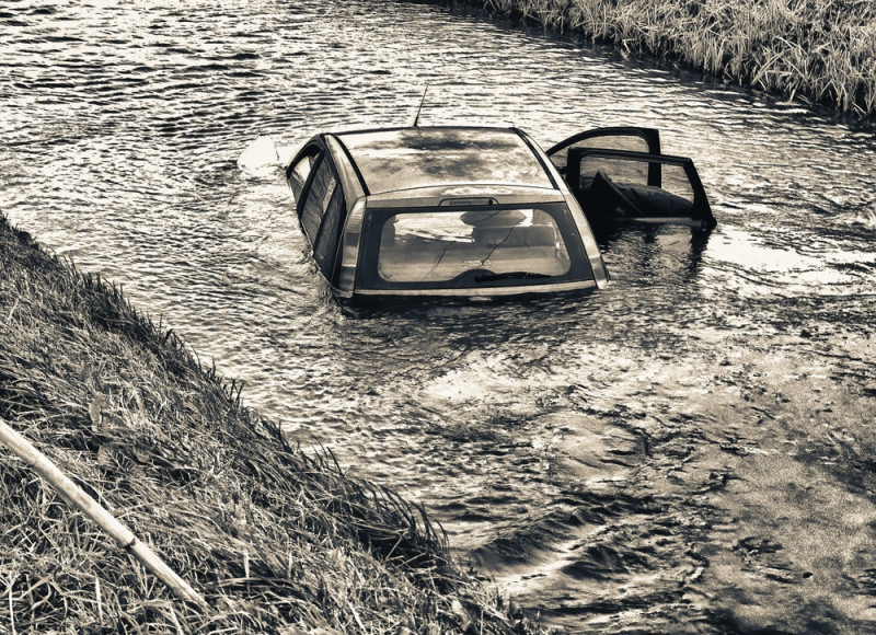 Gaan je elektrische ramen nog open als je auto in het water belandt?